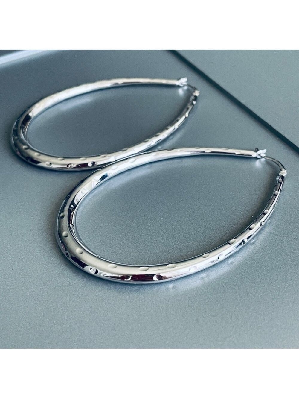 Annika Witt Textured Large Oval Hoop Hammered Sterling Silver Earrings A… - Picture 7 of 8